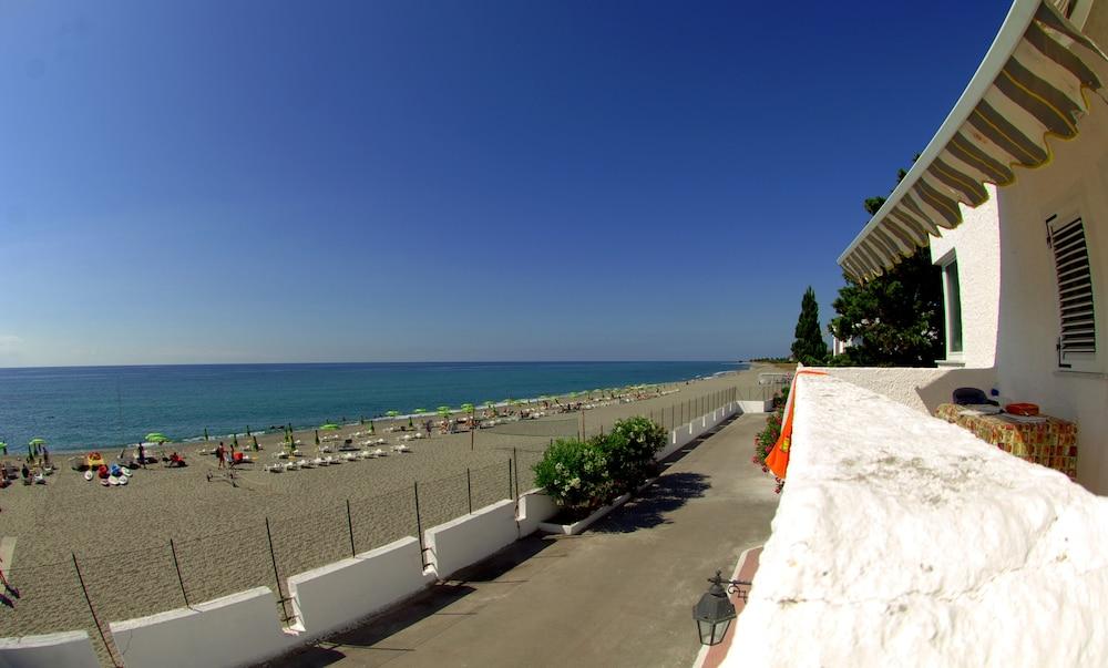 Hotel Villaggio Club Altalia Brancaleone ภายนอก รูปภาพ