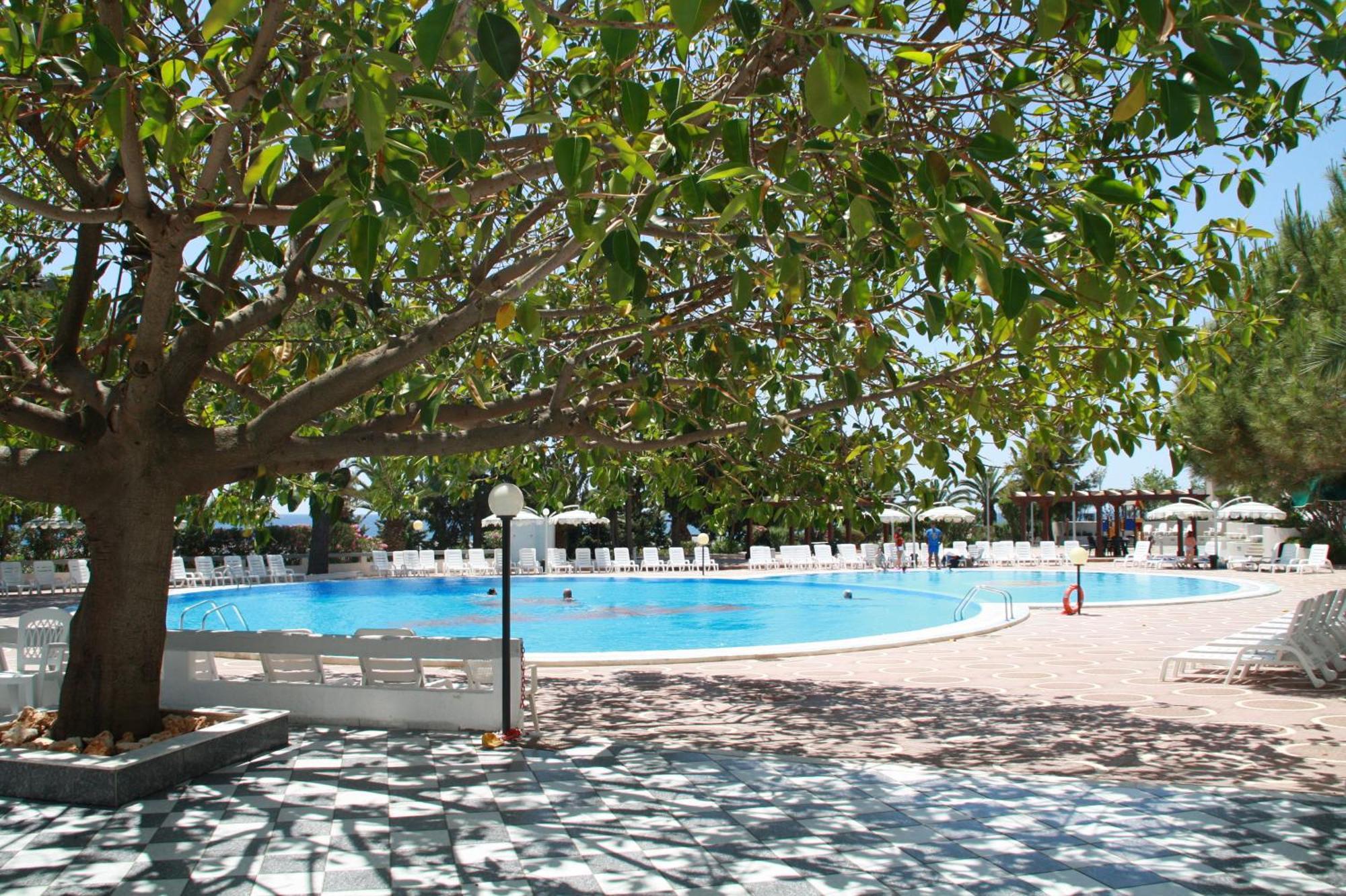 Hotel Villaggio Club Altalia Brancaleone ภายนอก รูปภาพ