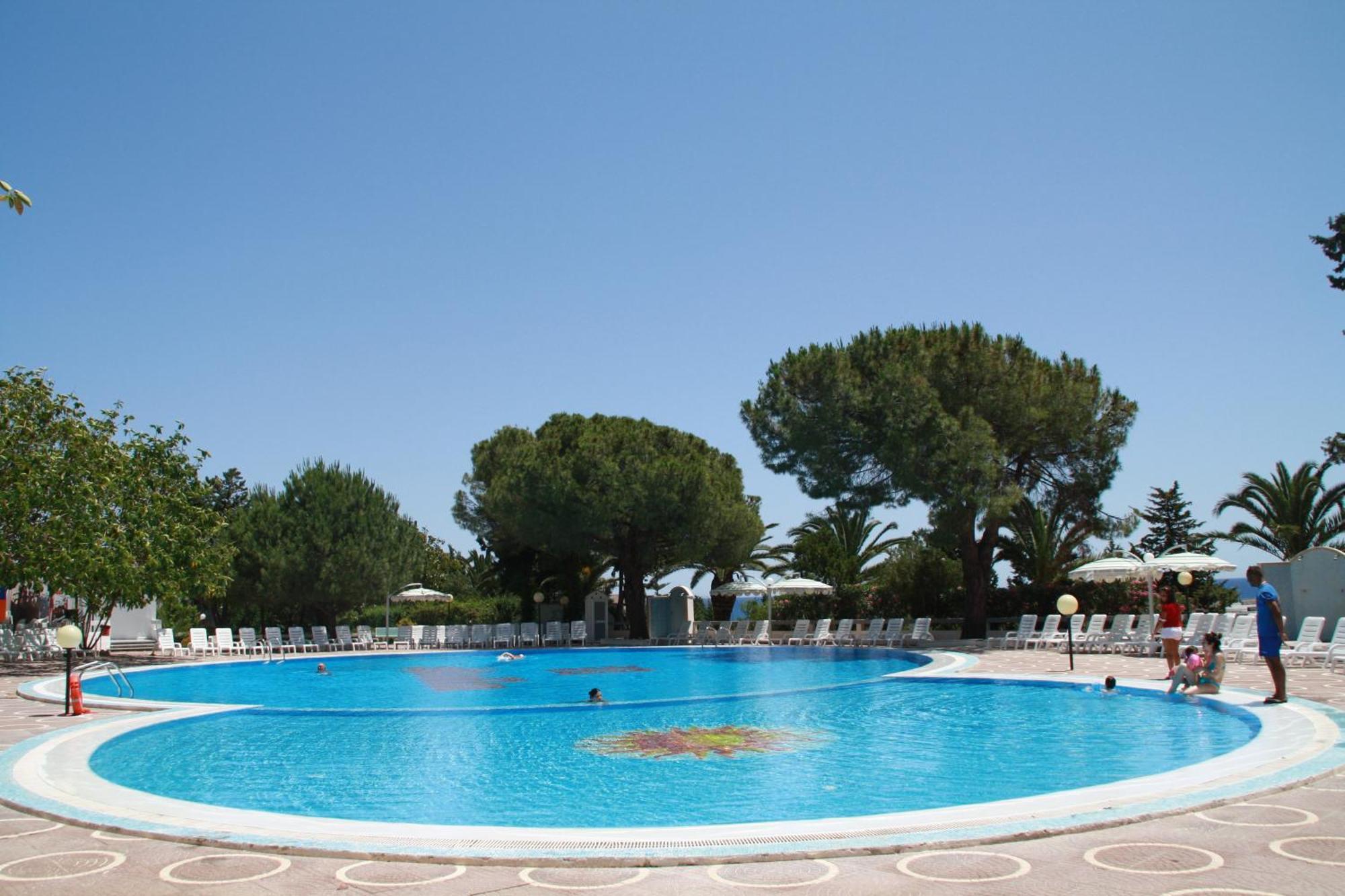 Hotel Villaggio Club Altalia Brancaleone ภายนอก รูปภาพ