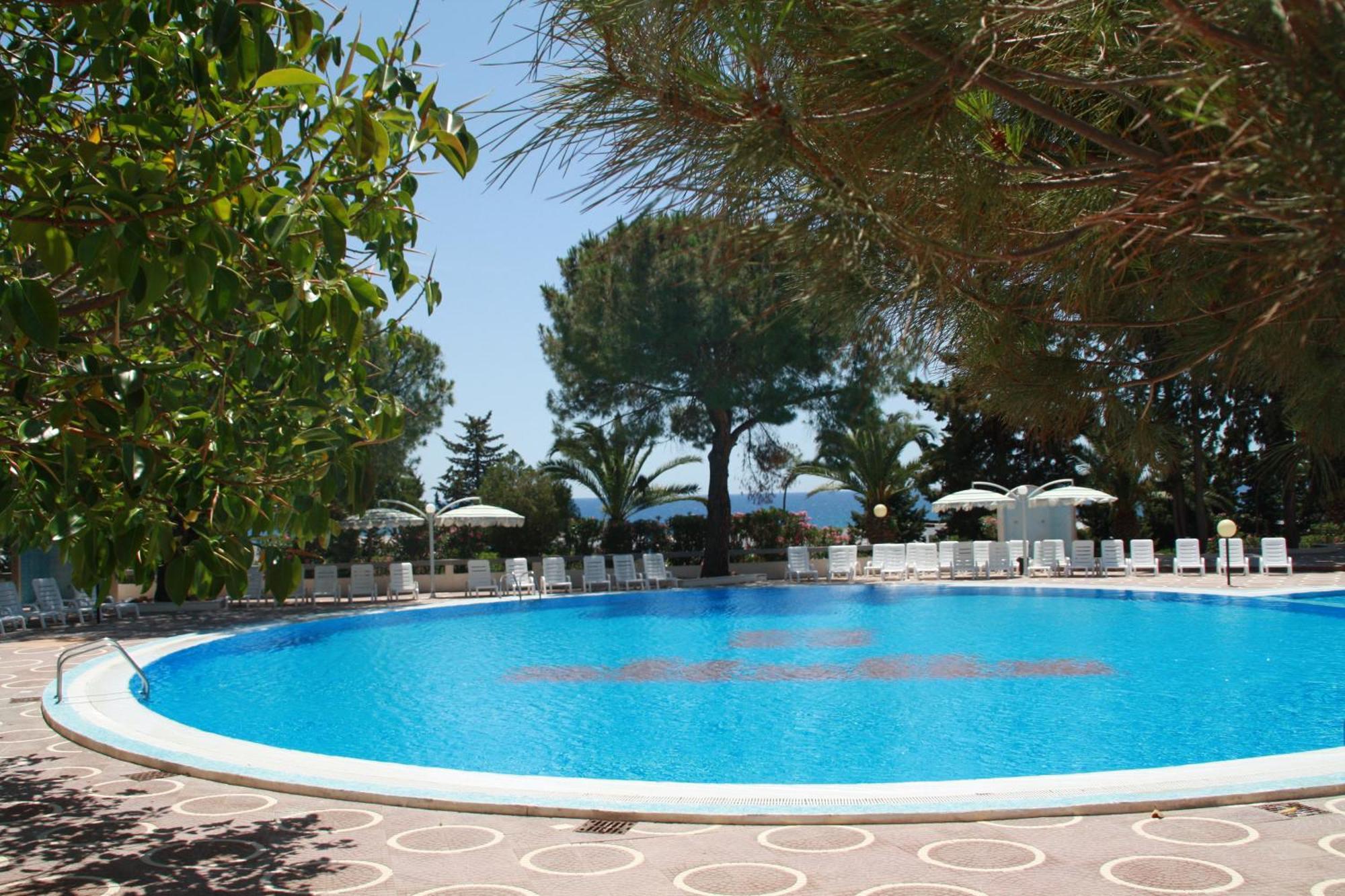 Hotel Villaggio Club Altalia Brancaleone ภายนอก รูปภาพ