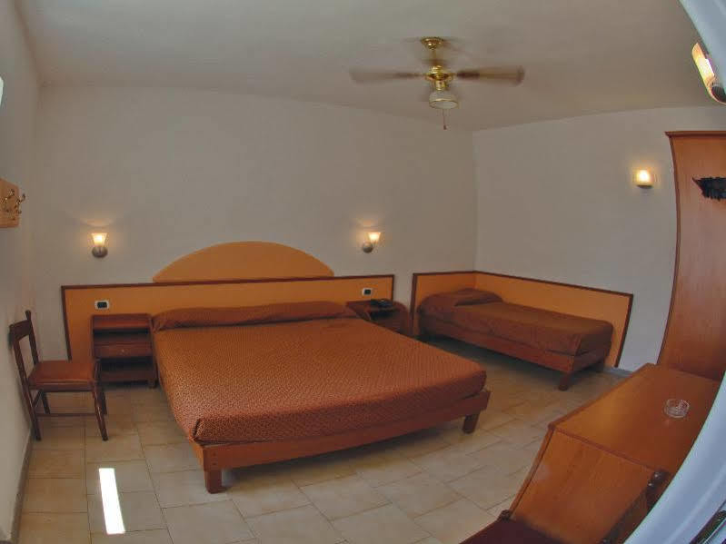 Hotel Villaggio Club Altalia Brancaleone ภายนอก รูปภาพ